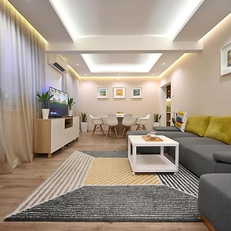 Modern Central 2-Bedroom Apartment With Parking Varna Eksteriør billede