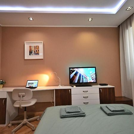 Modern Central 2-Bedroom Apartment With Parking Varna Eksteriør billede