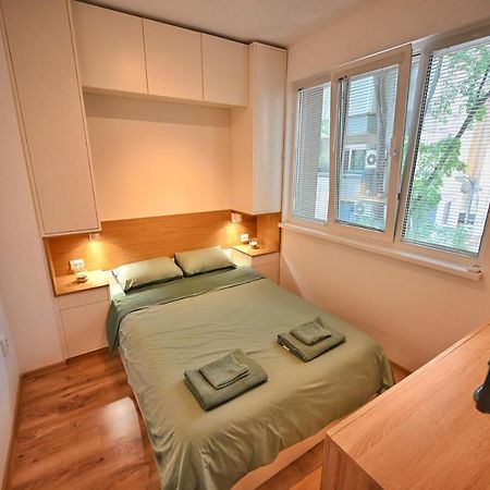 Modern Central 2-Bedroom Apartment With Parking Varna Eksteriør billede