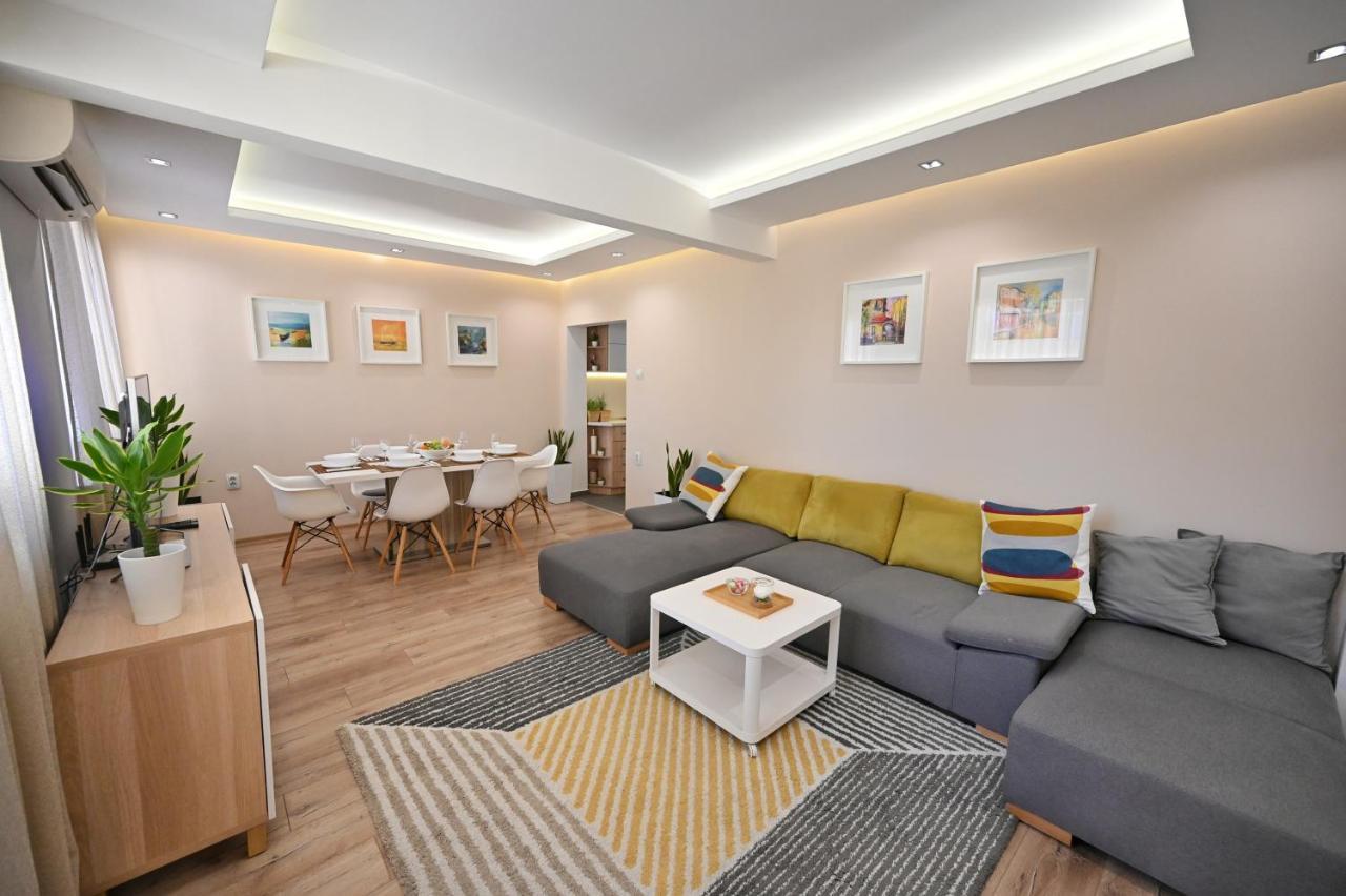 Modern Central 2-Bedroom Apartment With Parking Varna Eksteriør billede