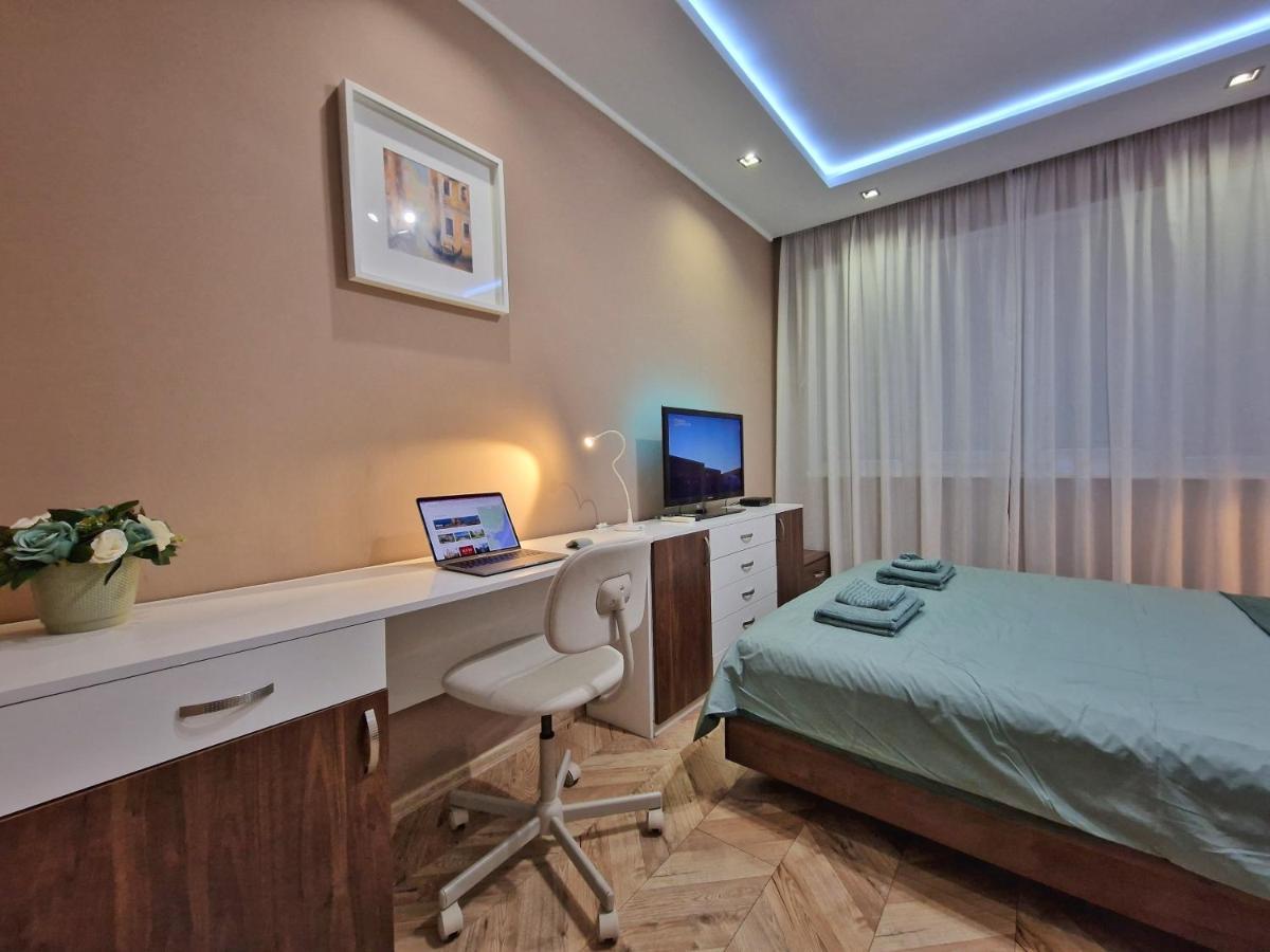 Modern Central 2-Bedroom Apartment With Parking Varna Eksteriør billede