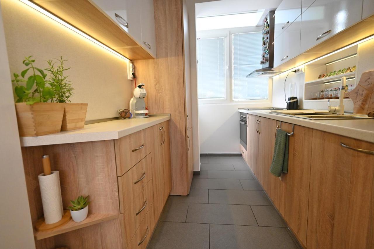 Modern Central 2-Bedroom Apartment With Parking Varna Eksteriør billede
