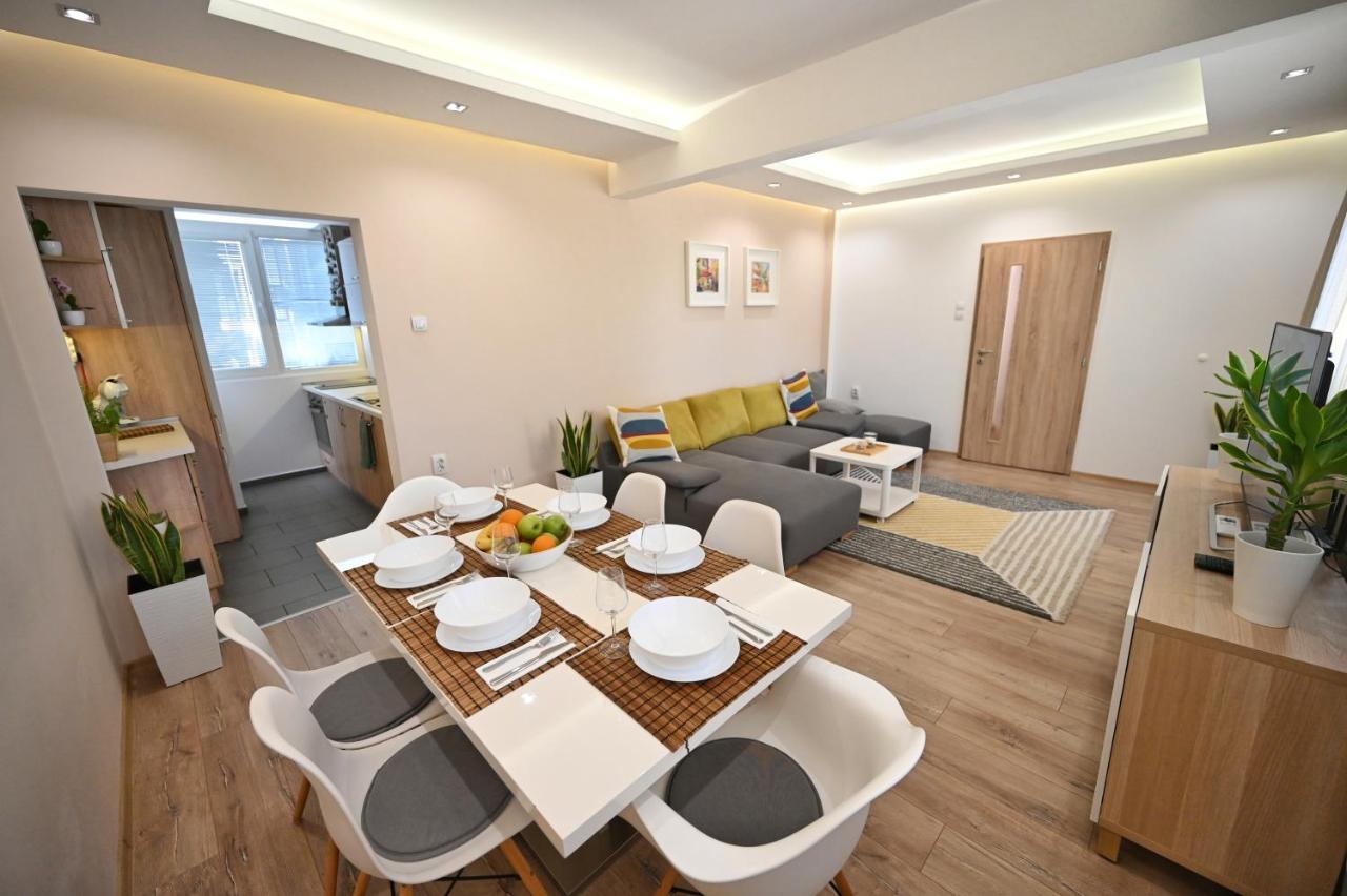 Modern Central 2-Bedroom Apartment With Parking Varna Eksteriør billede
