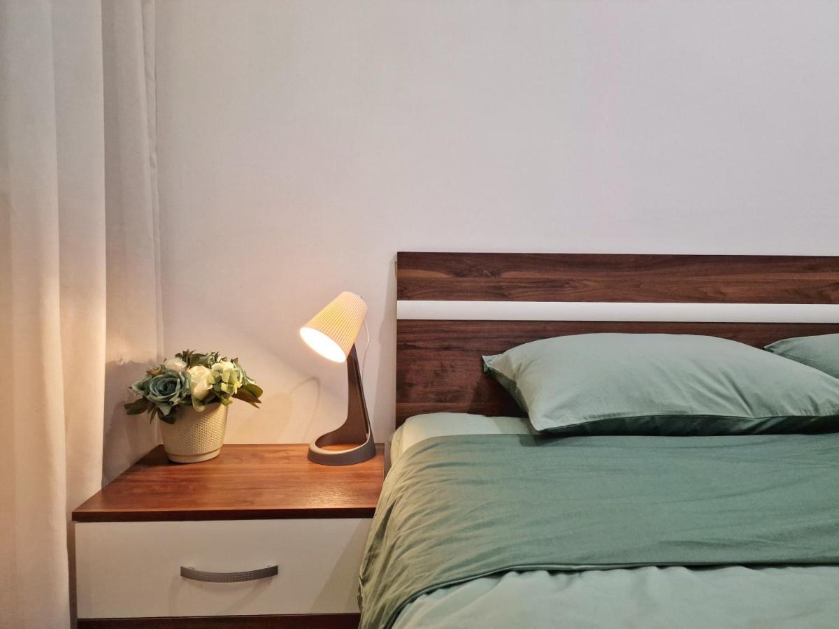 Modern Central 2-Bedroom Apartment With Parking Varna Eksteriør billede