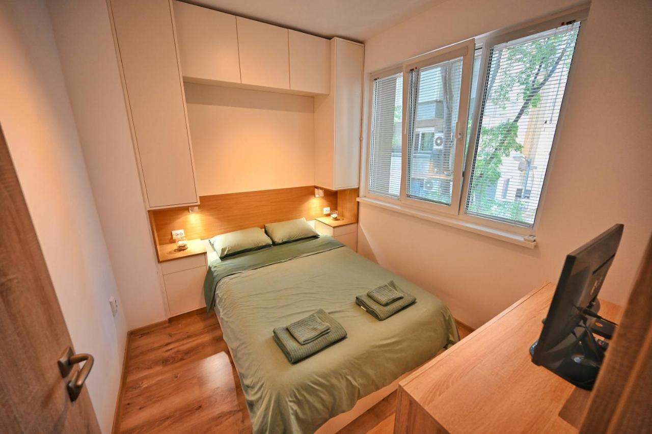 Modern Central 2-Bedroom Apartment With Parking Varna Eksteriør billede
