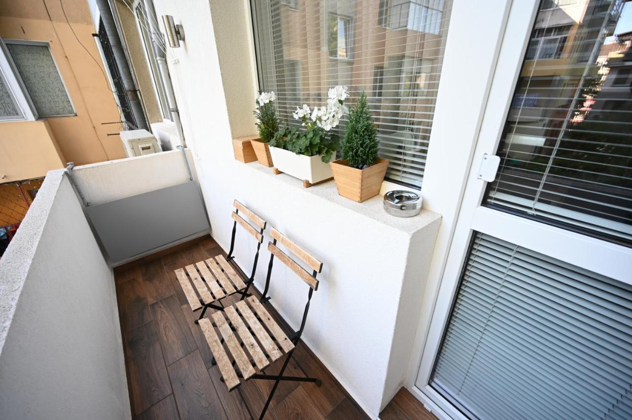Modern Central 2-Bedroom Apartment With Parking Varna Eksteriør billede