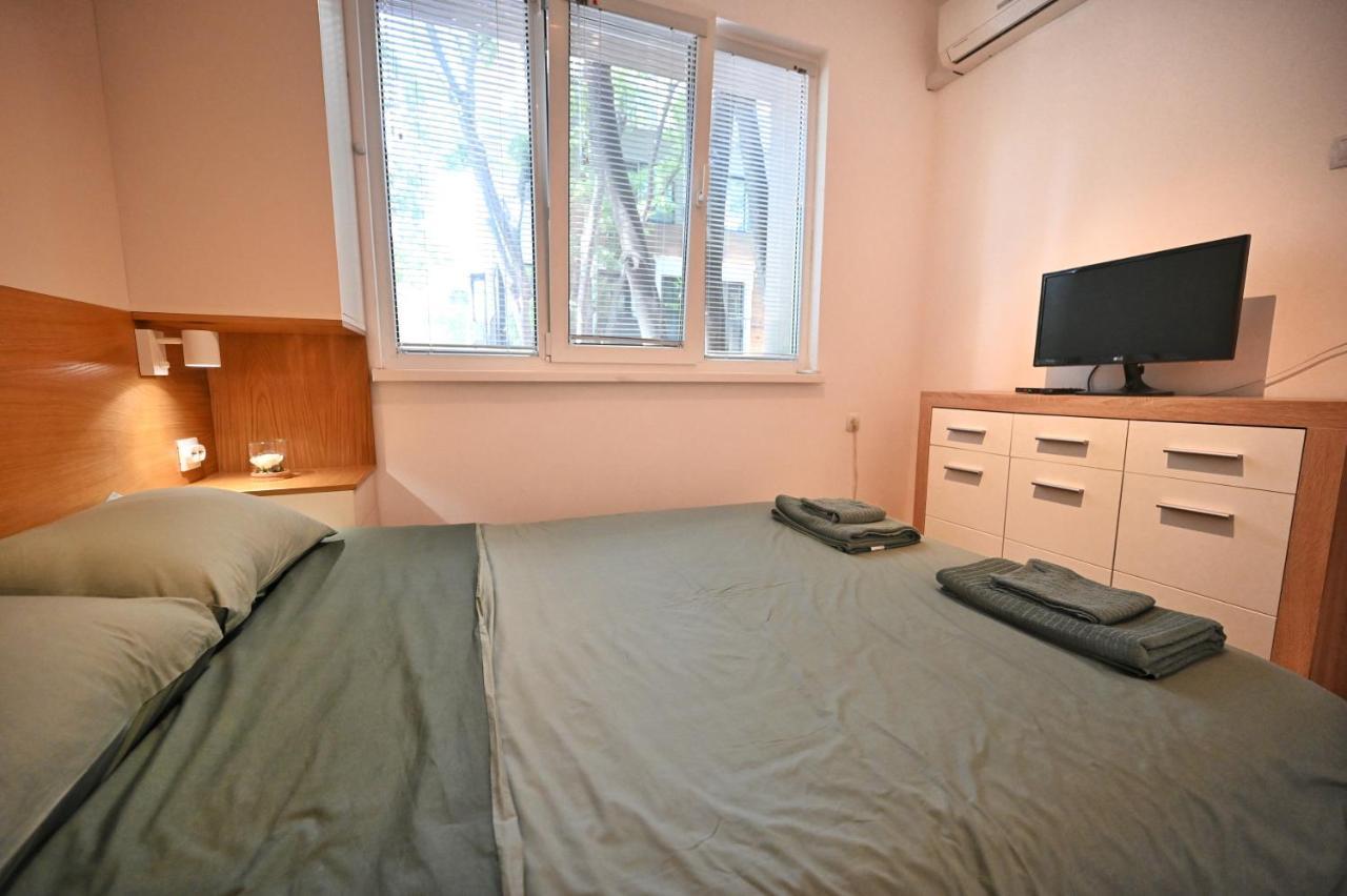 Modern Central 2-Bedroom Apartment With Parking Varna Eksteriør billede