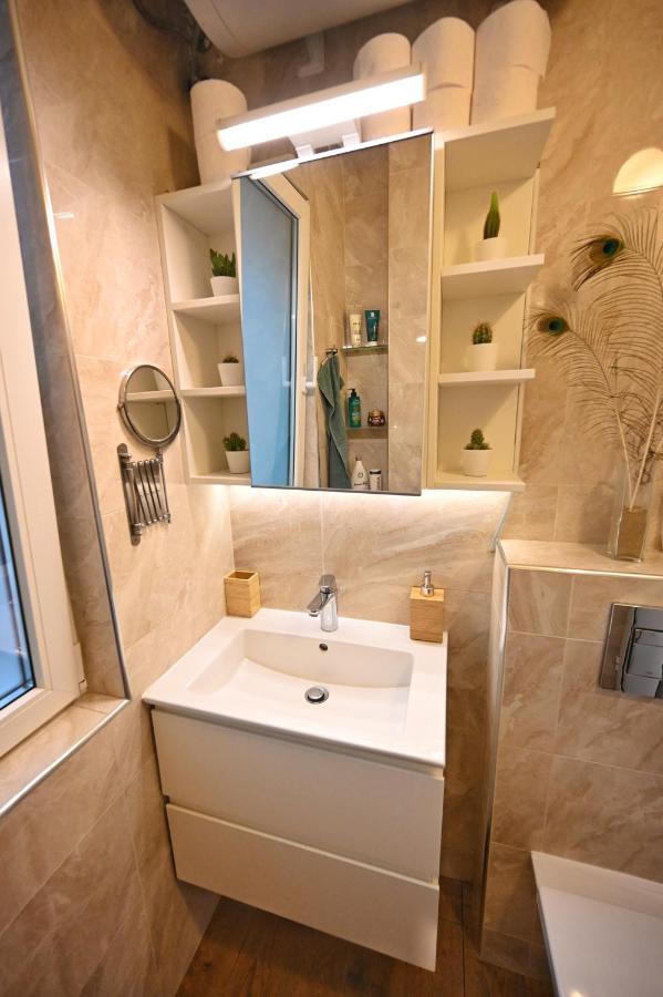 Modern Central 2-Bedroom Apartment With Parking Varna Eksteriør billede