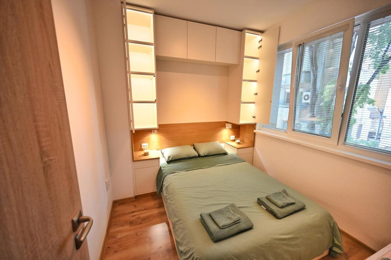 Modern Central 2-Bedroom Apartment With Parking Varna Eksteriør billede